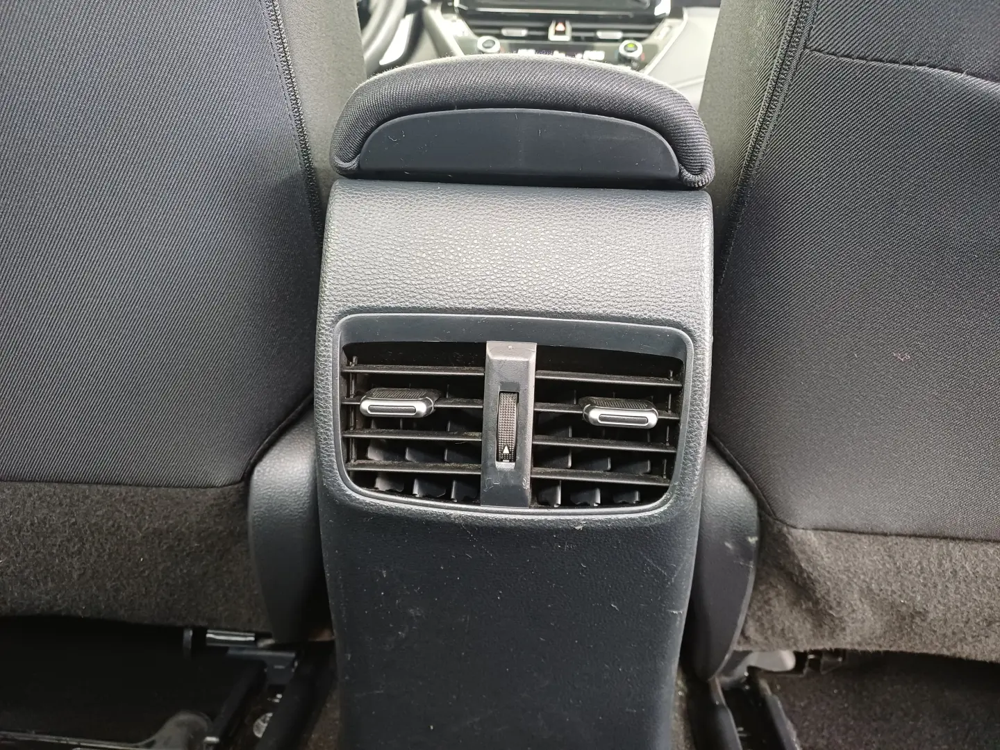 Toyota Corolla 1,8 Hybrid Lounge