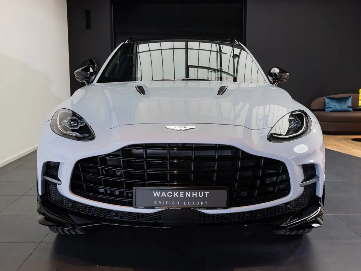 Aston Martin  DBX707 Q Edition - White Stone
