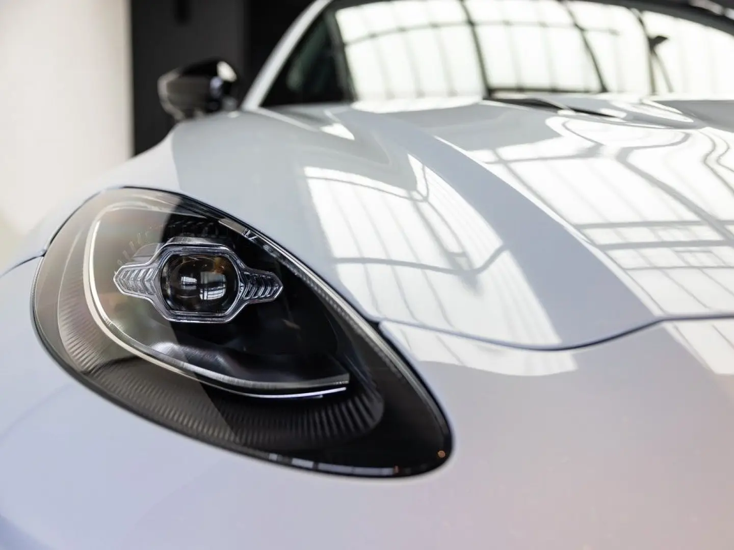 Aston Martin  DBX707 Q Edition - White Stone