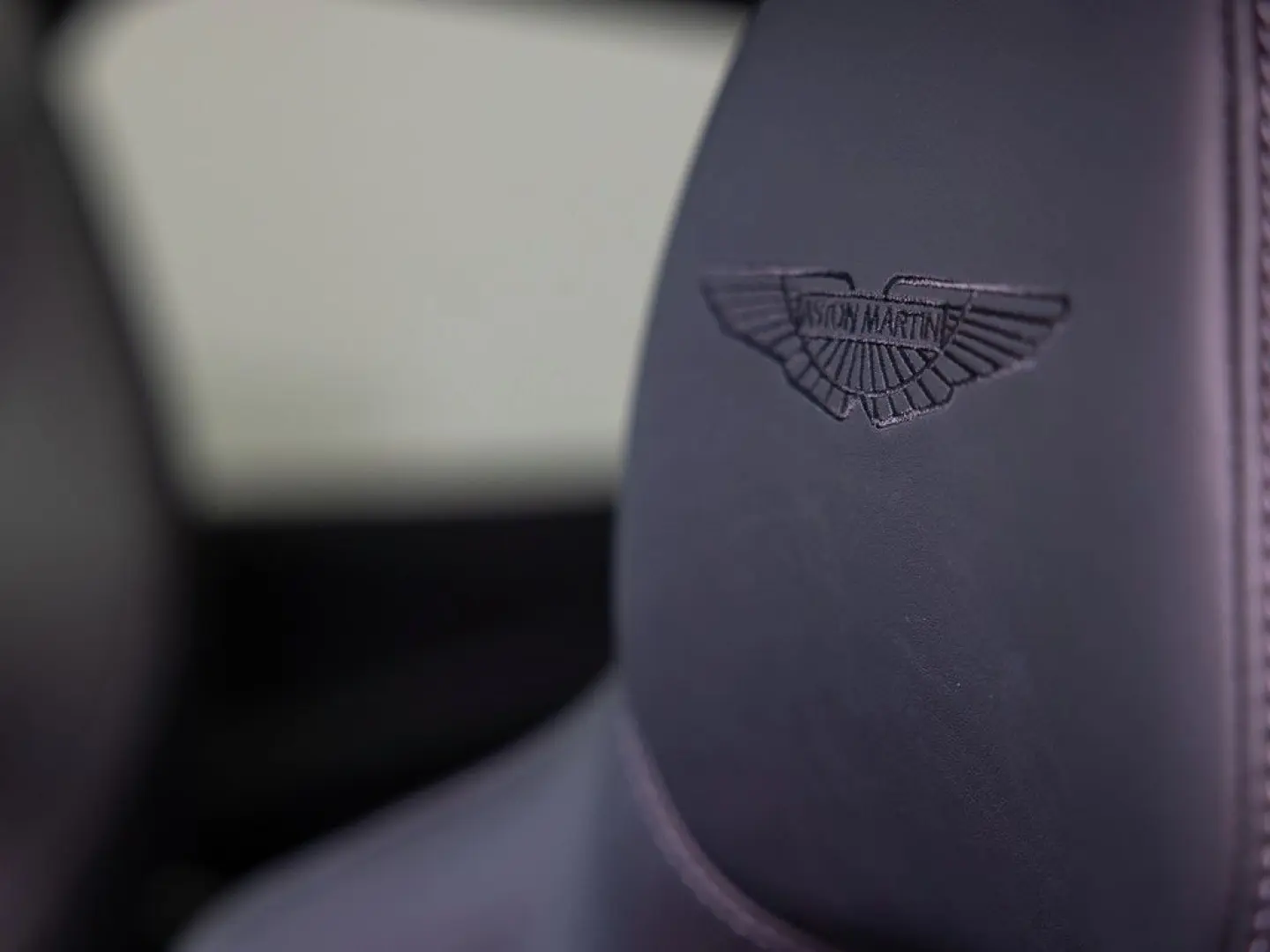Aston Martin  DBX707 Q Edition - White Stone
