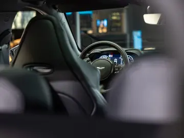 Aston Martin  DBX707 Q Edition - White Stone