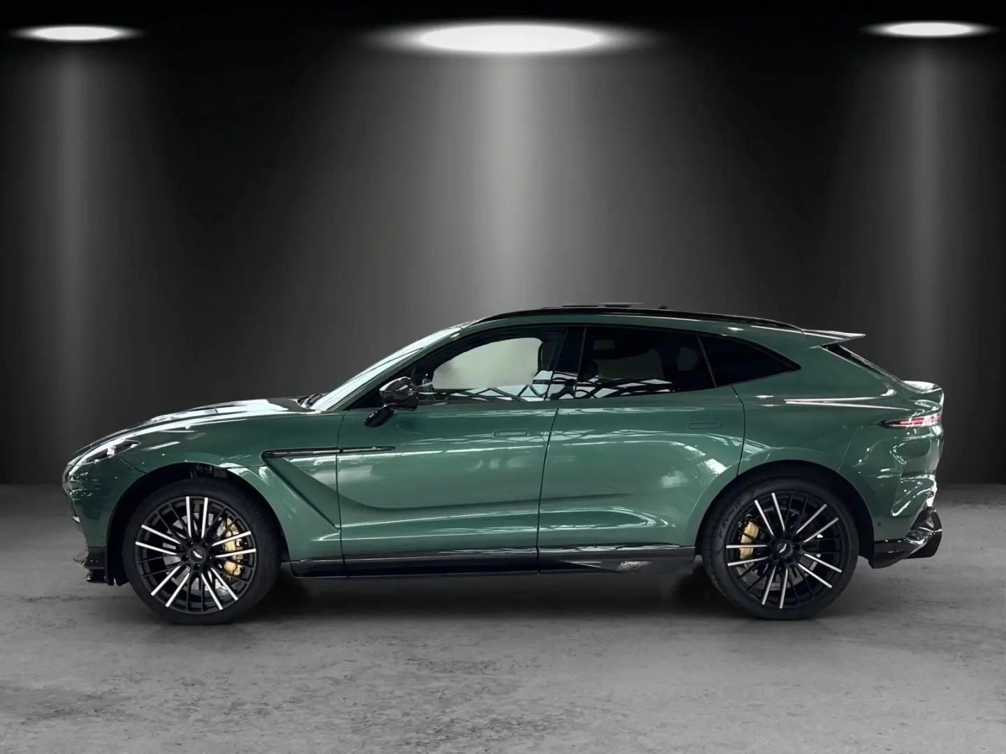 Aston Martin DBX 707 Q (Tow Bar)  havana tan