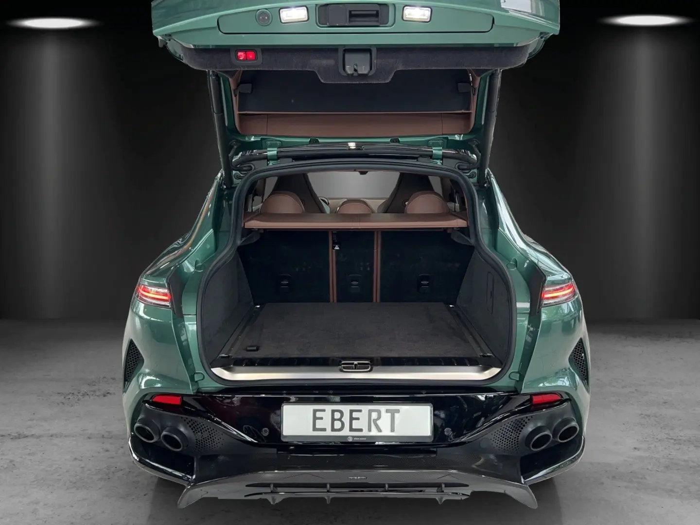 Aston Martin DBX 707 Q (Tow Bar)  havana tan