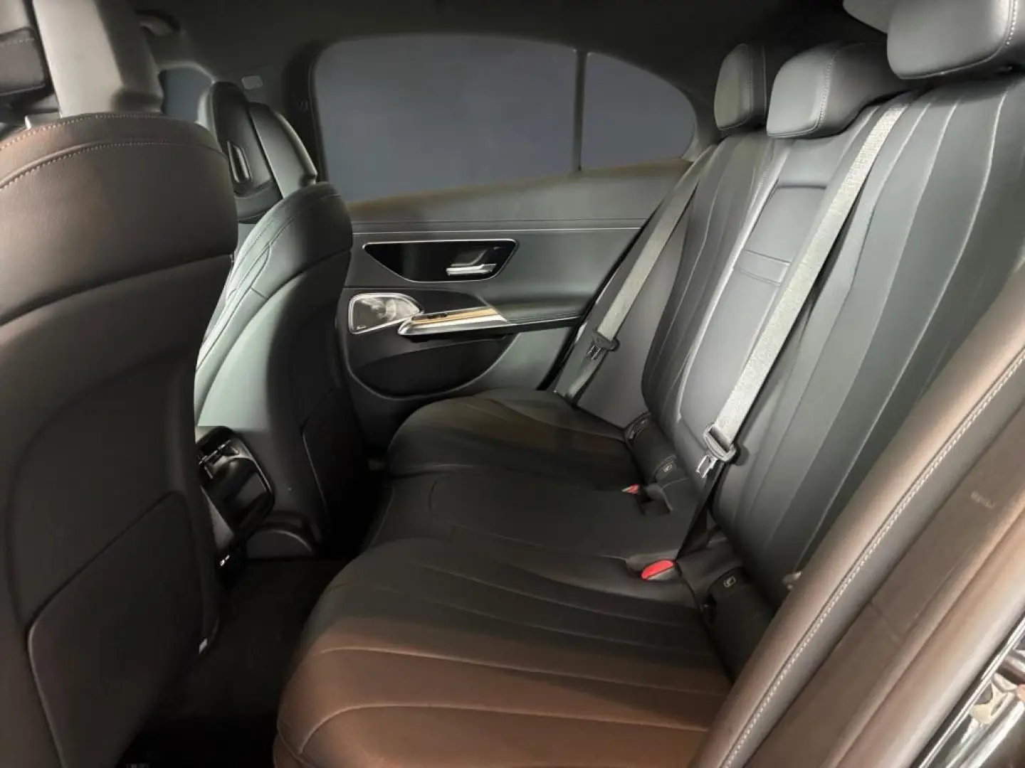E 200 Avantgarde+Navi+AHK+Kamera+Memory+Ambiente