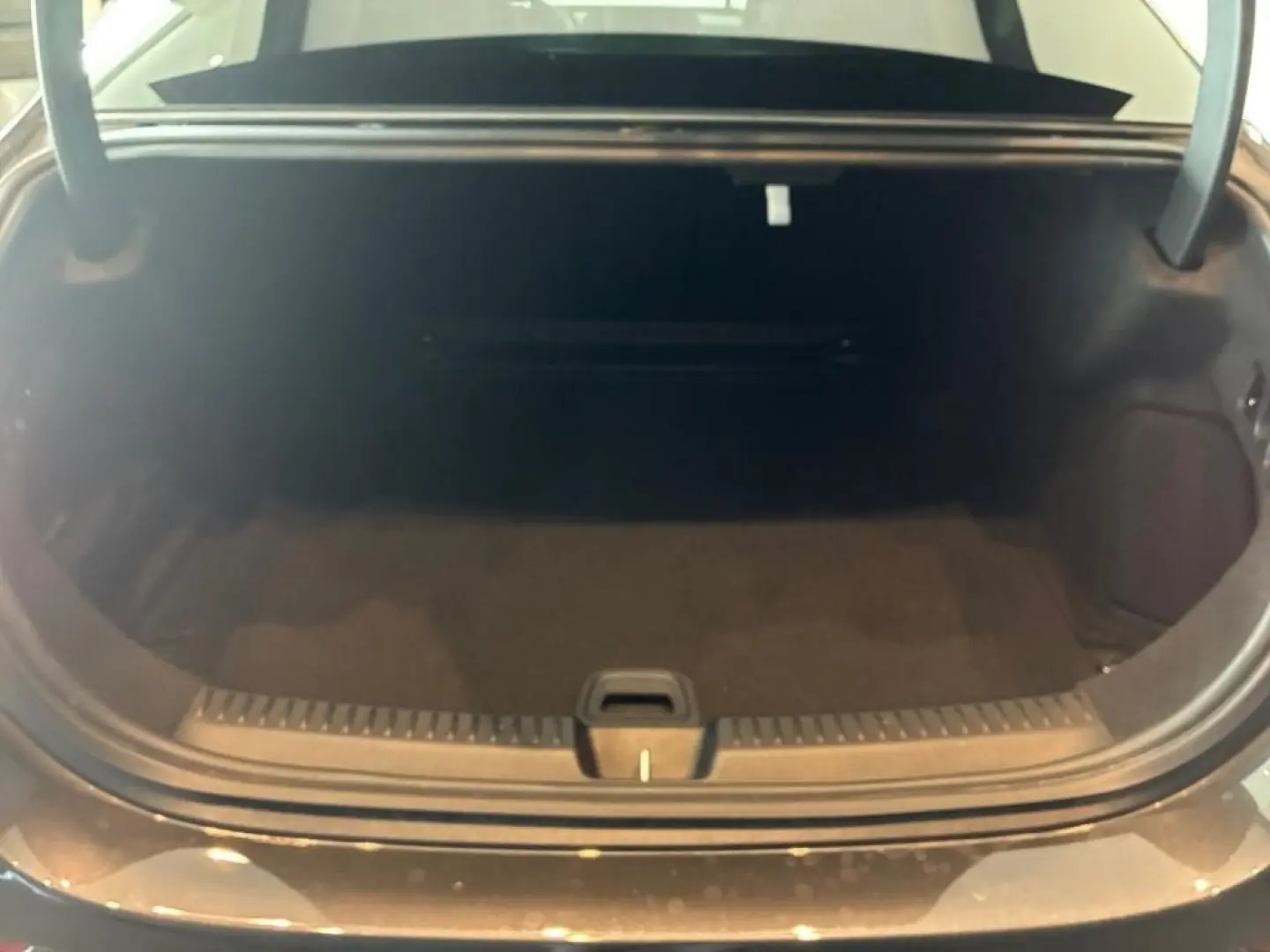 E 200 Avantgarde+Navi+AHK+Kamera+Memory+Ambiente