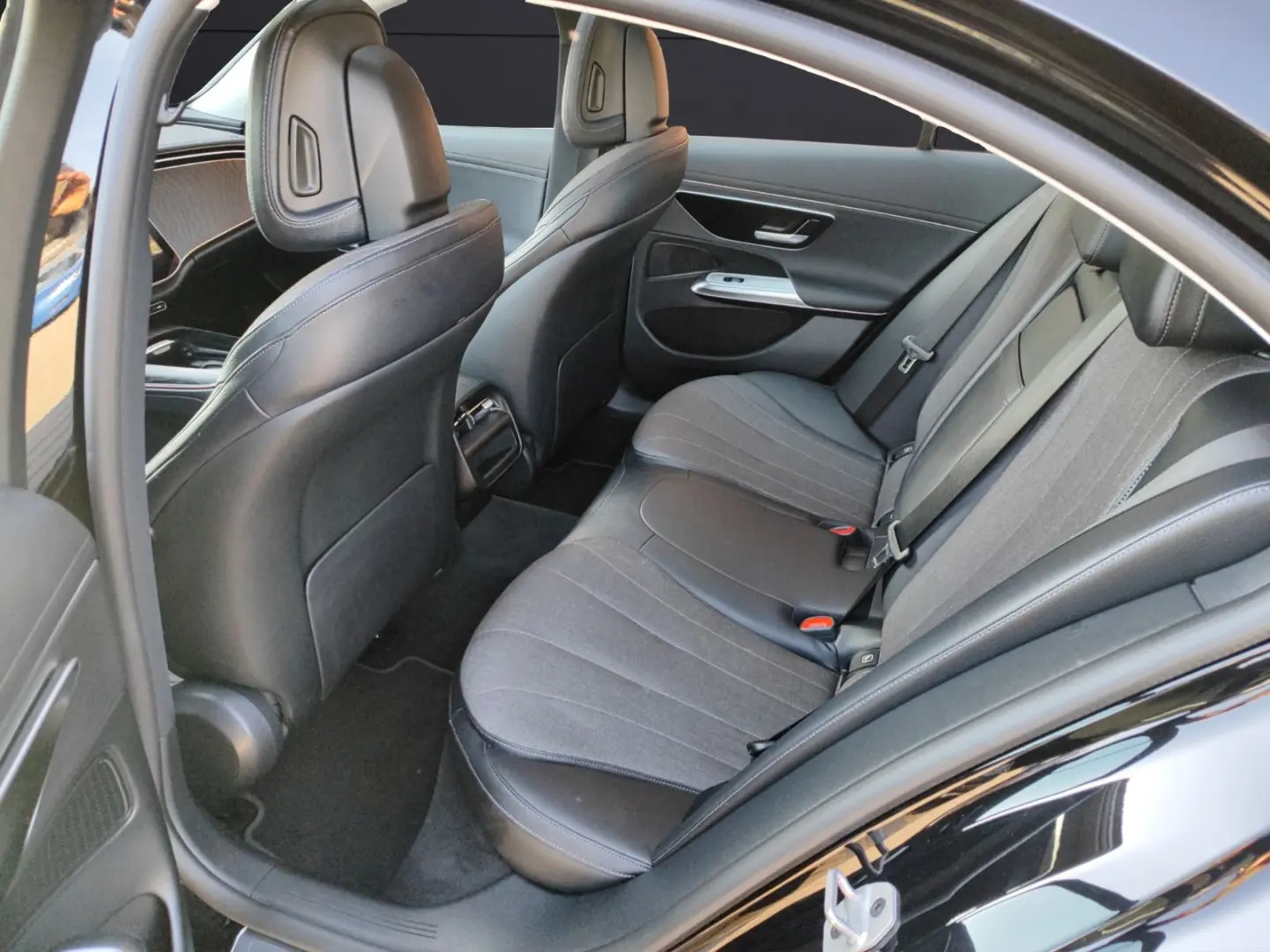 E 220 d Lim Avantgarde/Pano/Shz/Winterpaket/Navi