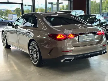 E 300 e AMG Night Pano Kamera Display-High KEYLE