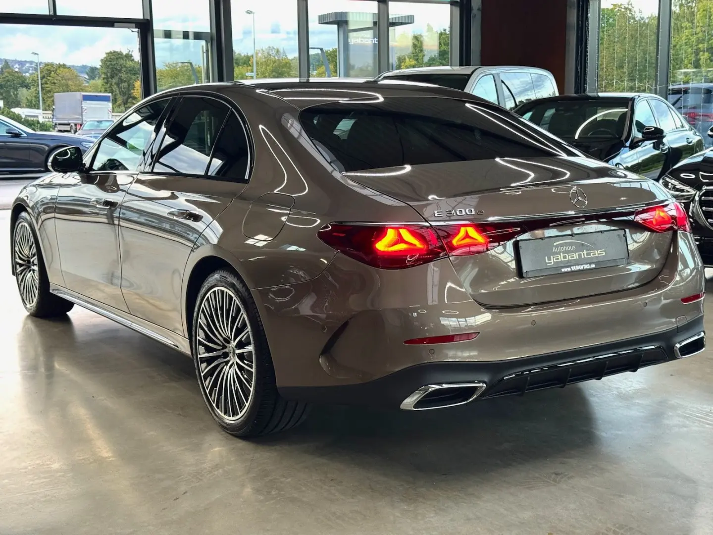 E 300 e AMG Night Pano Kamera Display-High KEYLE