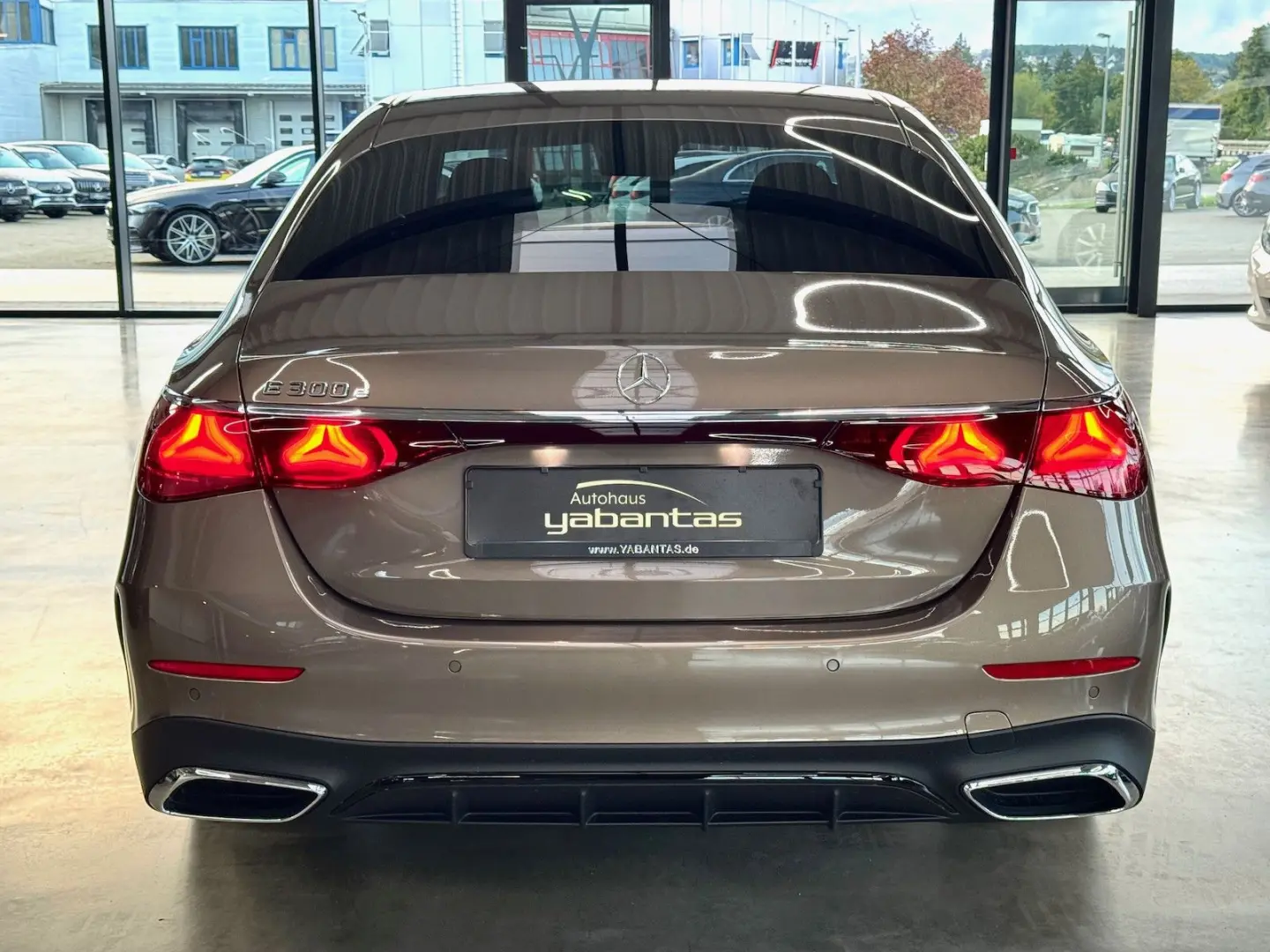 E 300 e AMG Night Pano Kamera Display-High KEYLE