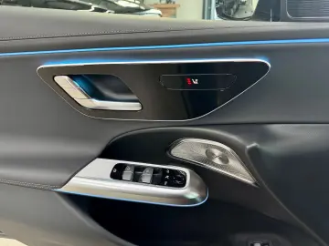 E 300 e AMG Night Pano Kamera Display-High KEYLE