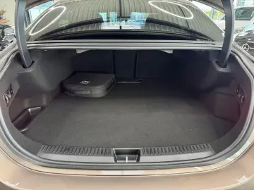 E 300 e AMG Night Pano Kamera Display-High KEYLE