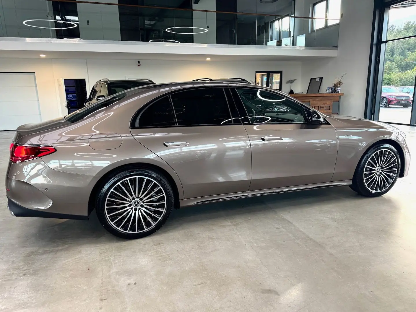 E 300 e AMG Night Pano Kamera Display-High KEYLE