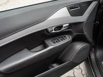 XC90 T8 AWD Plus Bright