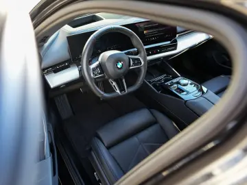 520d Limousine M Sport ACC AHK PanoDach HuD K360
