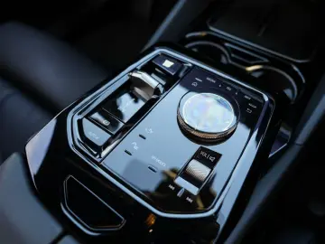 520d Limousine M Sport ACC AHK PanoDach HuD K360