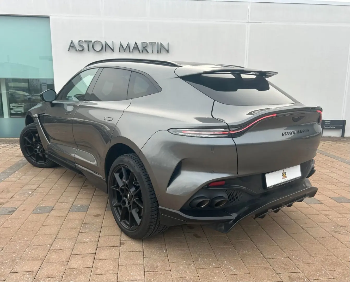 DBX707 - Aston Martin