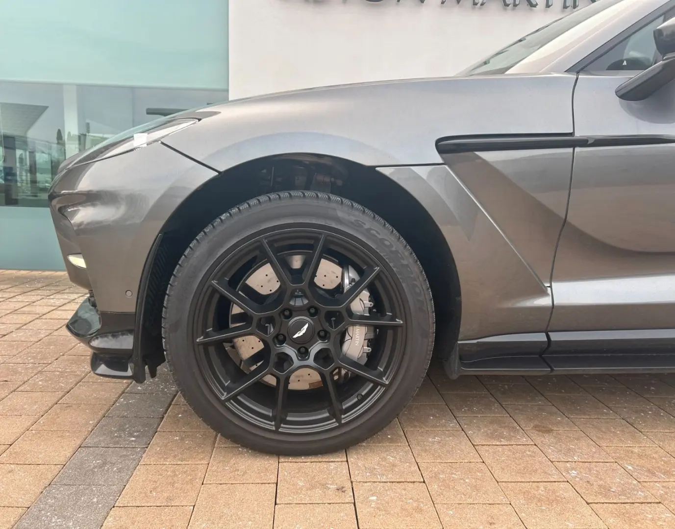 DBX707 - Aston Martin