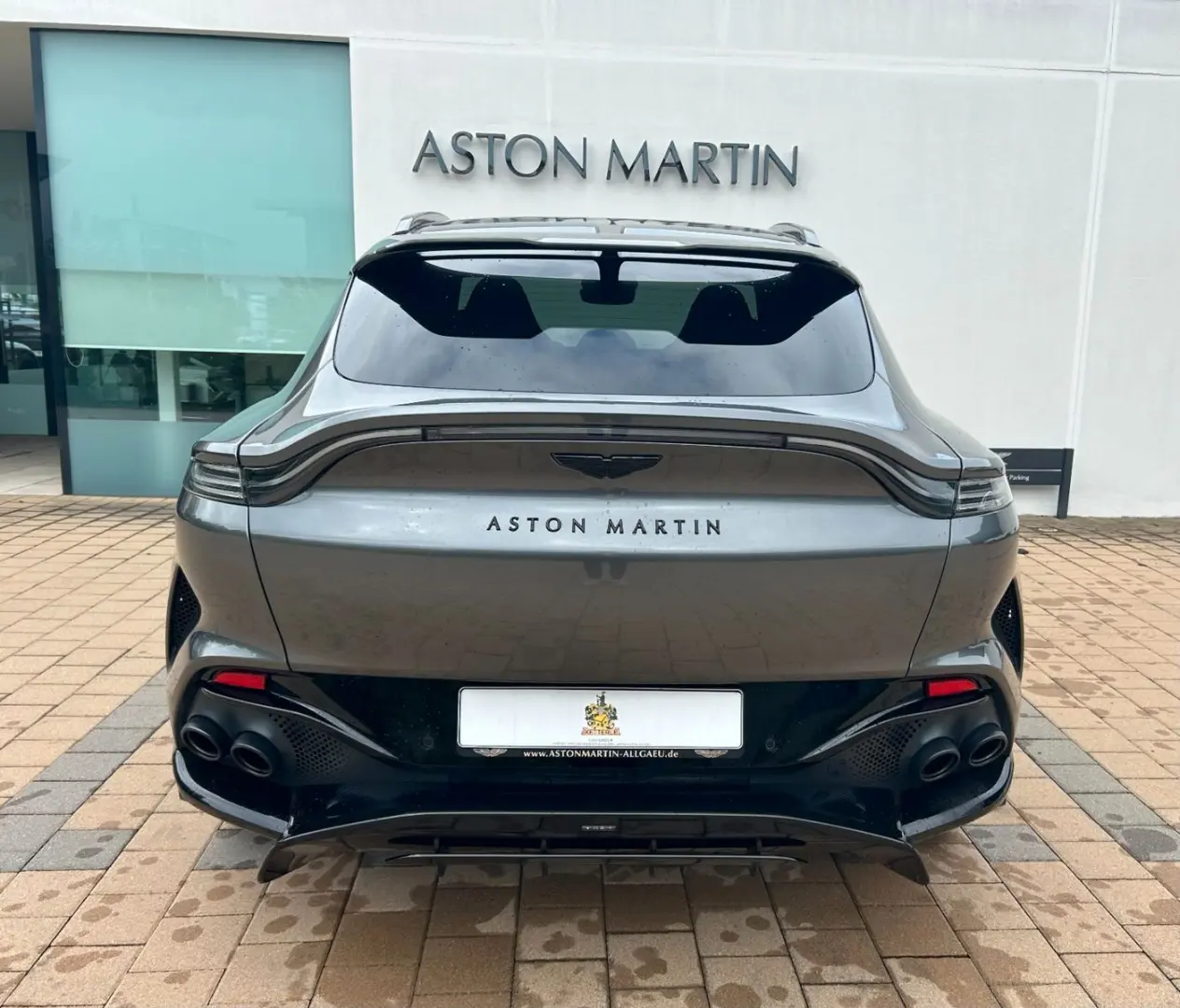 DBX707 - Aston Martin
