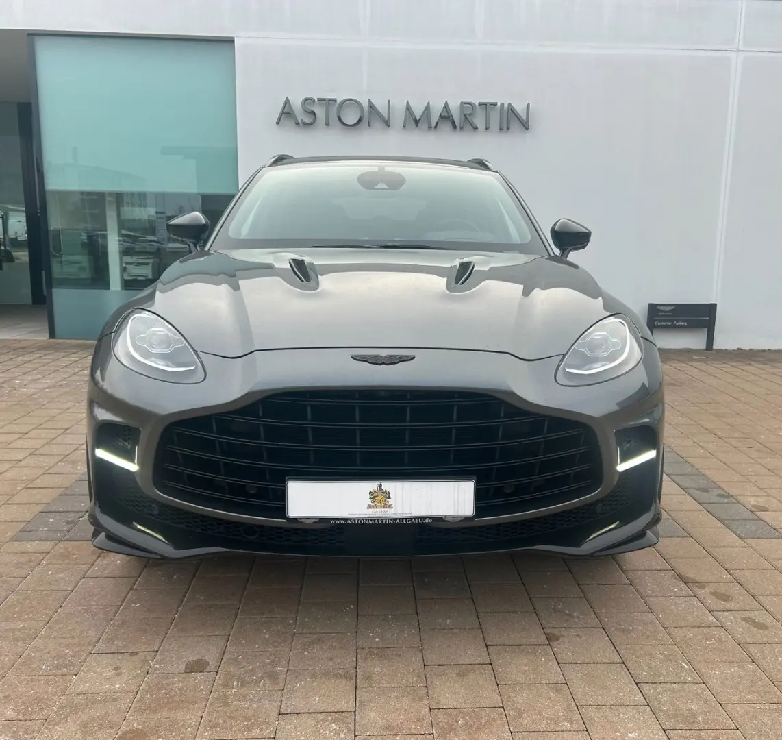 DBX707 - Aston Martin
