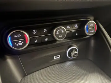 Stelvio Veloce*Q4*Sport*Harman/Kardon*Leder*ACC
