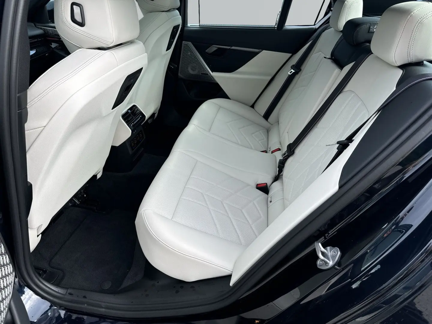 520i M Sport Pro *Iconic Glow *Shadow *Pano *21