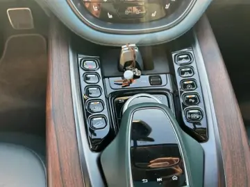 ASTON MARTIN DBX DBX