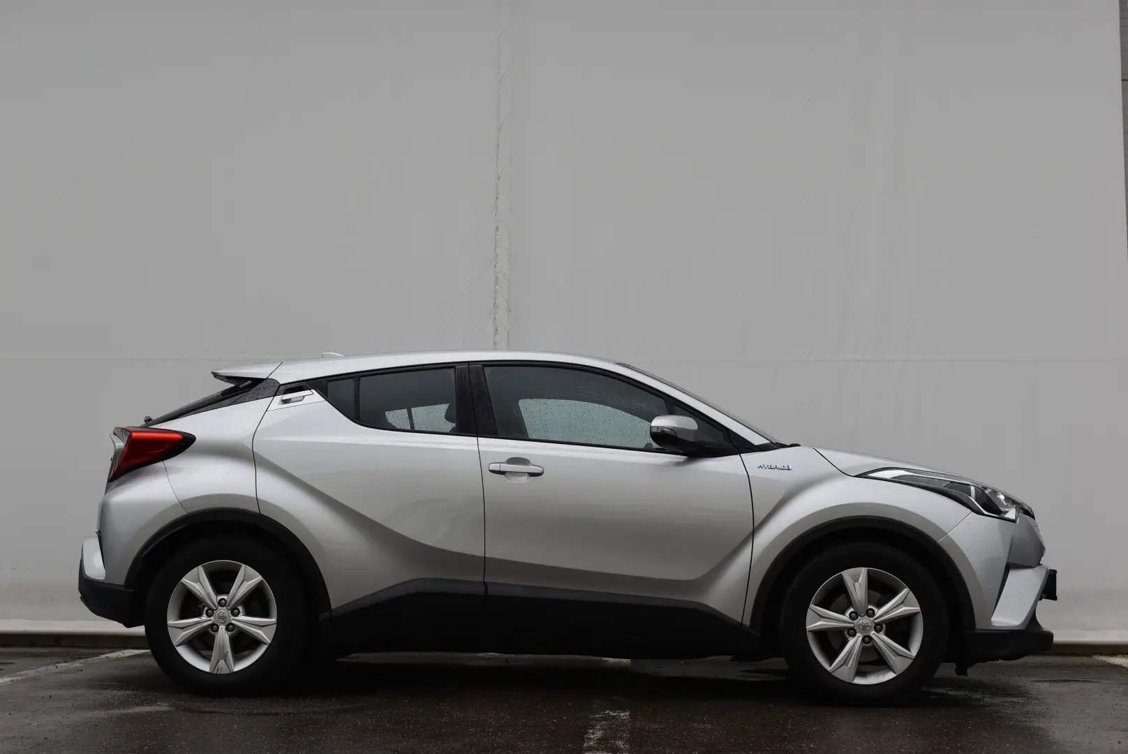 TOYOTA C-HR-1.8 HYBRID 2WD