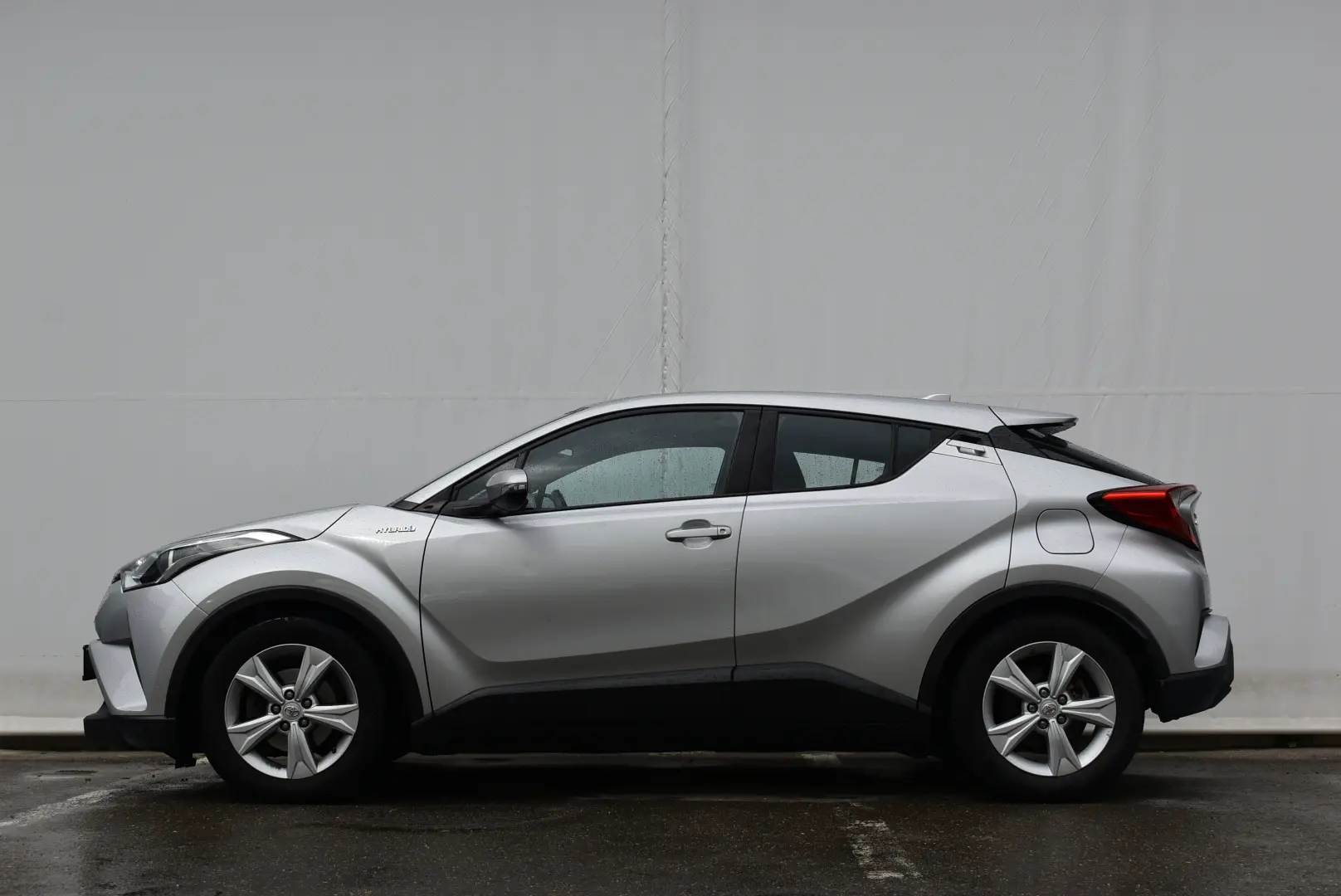 TOYOTA C-HR-1.8 HYBRID 2WD