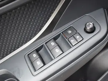 TOYOTA C-HR-1.8 HYBRID 2WD