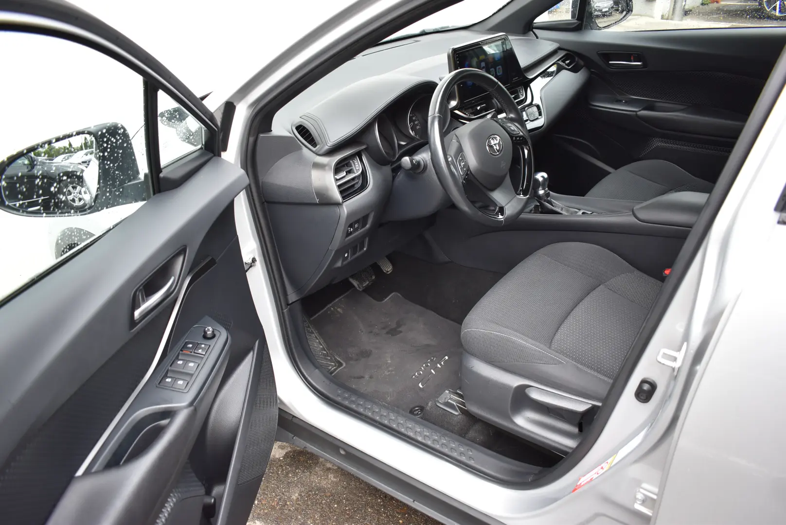 TOYOTA C-HR-1.8 HYBRID 2WD
