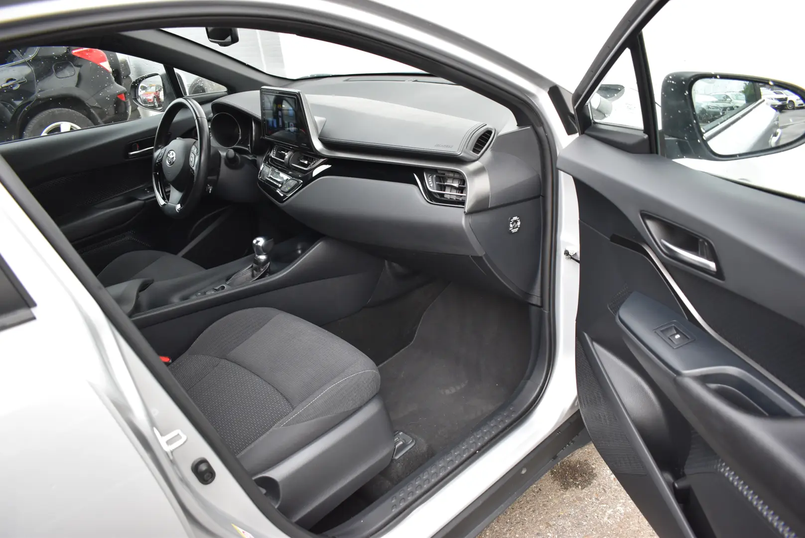 TOYOTA C-HR-1.8 HYBRID 2WD