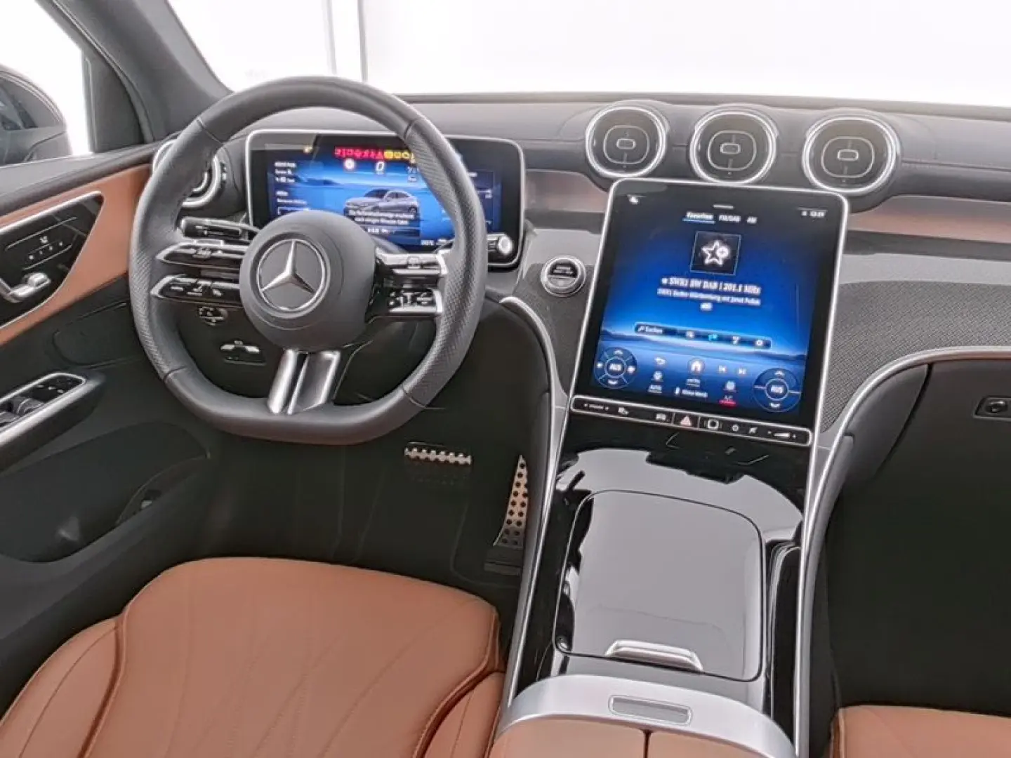 GLC 300 d 4M Cp AMG Airmatic HAL PanoAHK Distro+
