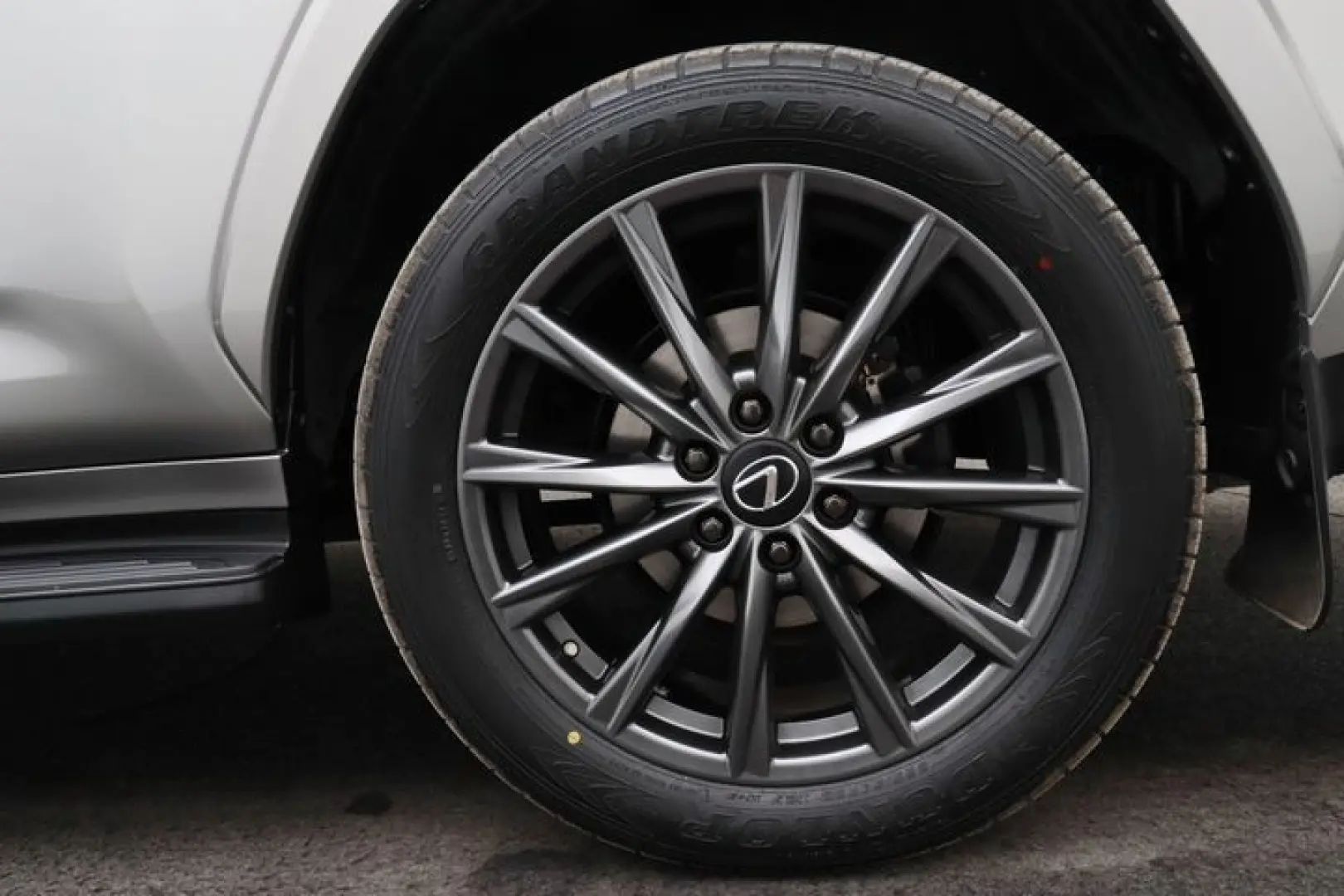 LX 600 3.5L F SPORT PRESTIGE