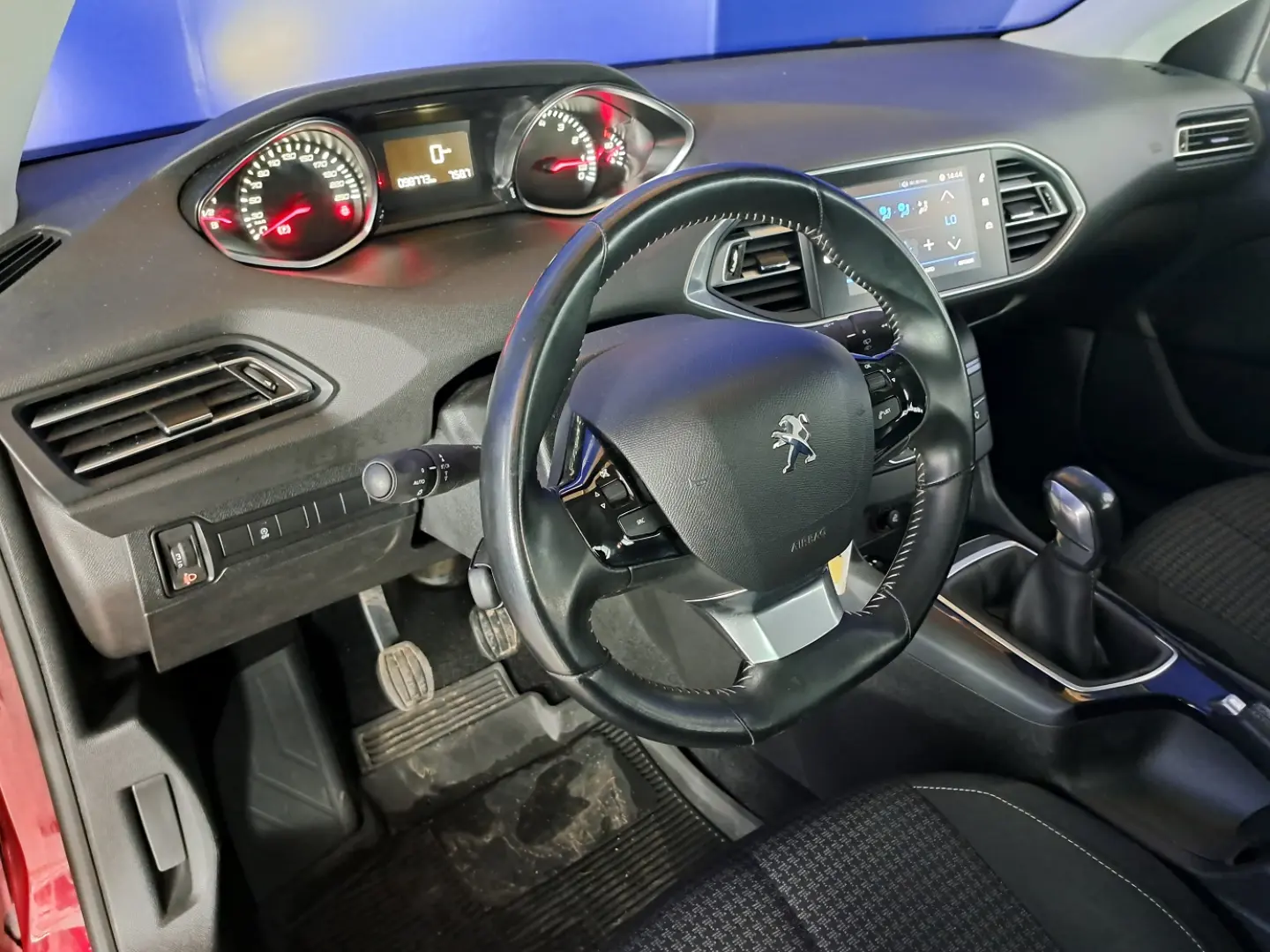 PEUGEOT 308