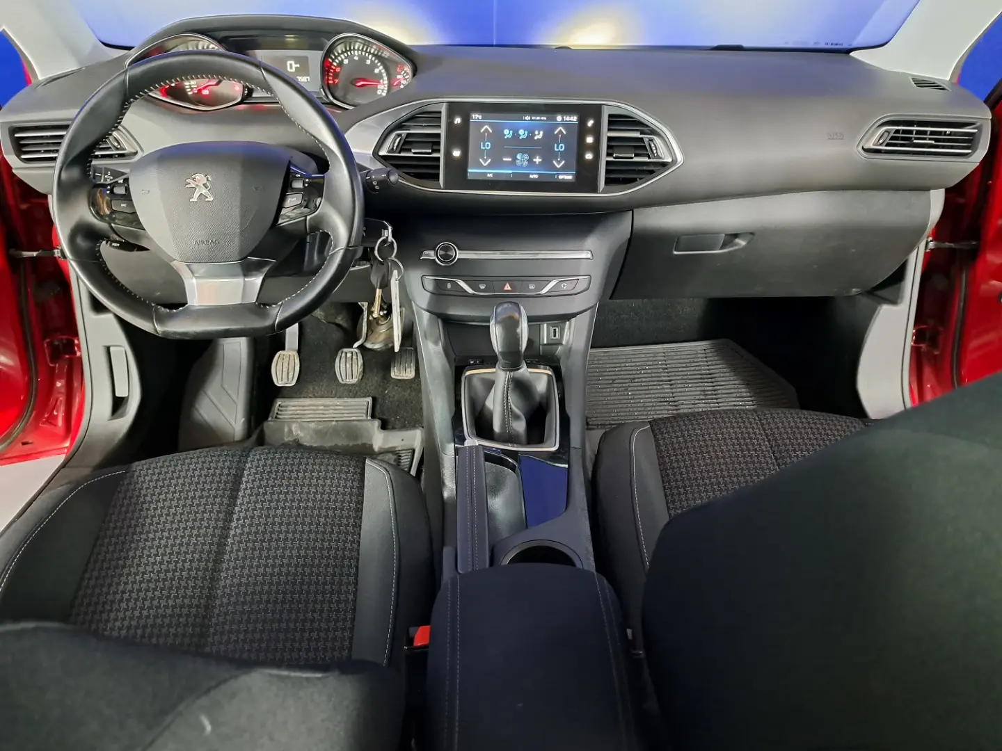 PEUGEOT 308