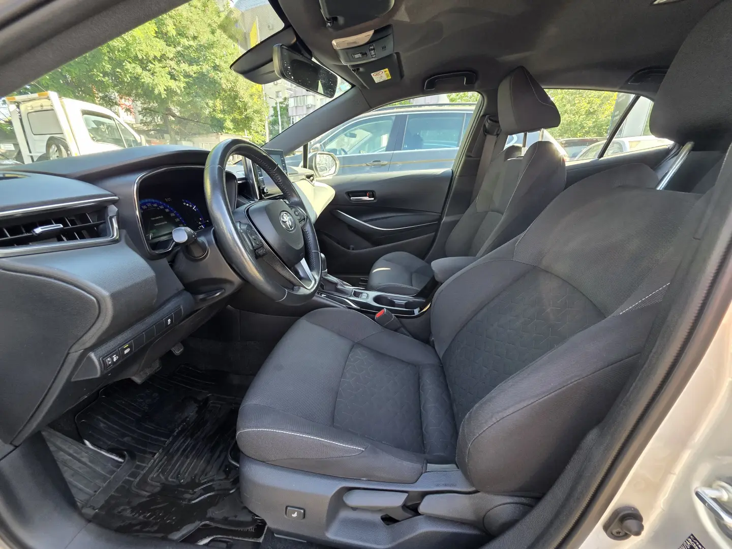 TOYOTA COROLLA HB 1.8 HYBRID DYNAMIC E-CVT
