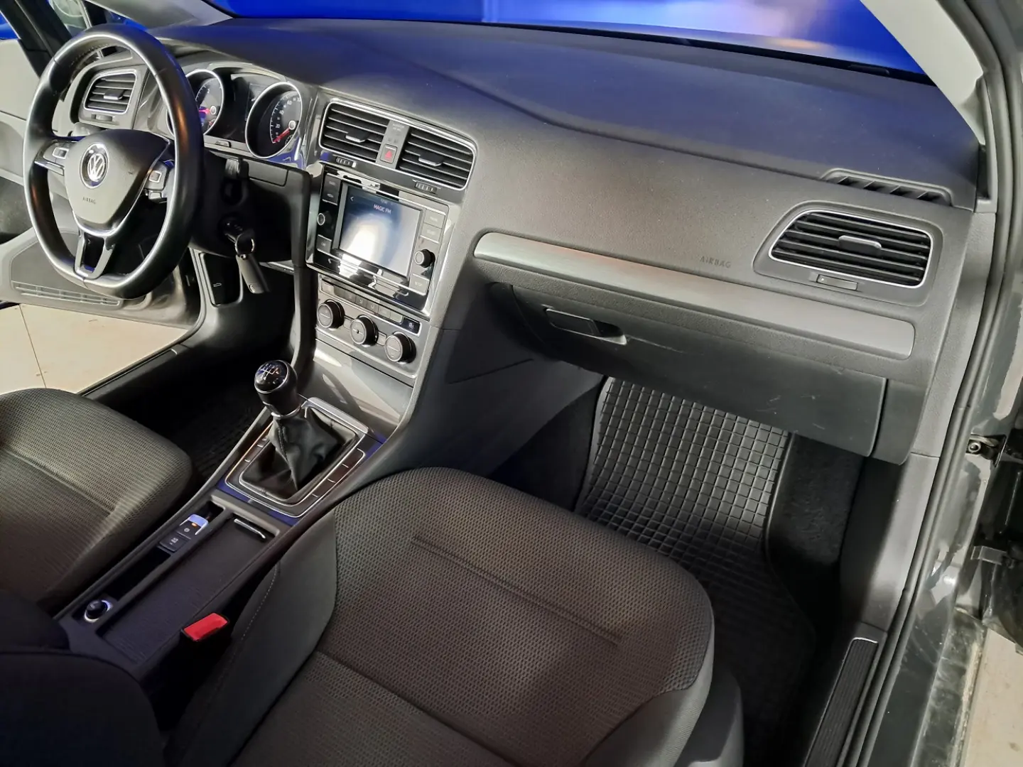 VOLKSWAGEN GOLF