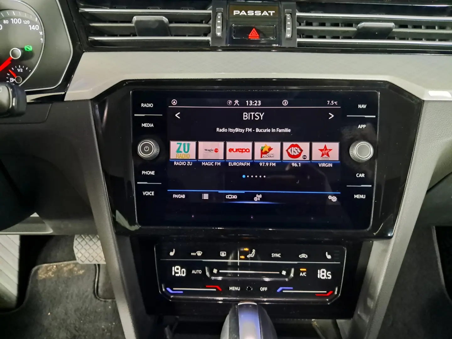 VOLKSWAGEN PASSAT
