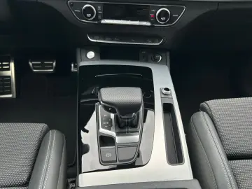 Q5 40 TFSI quattro S tronic S line AHK Matrix