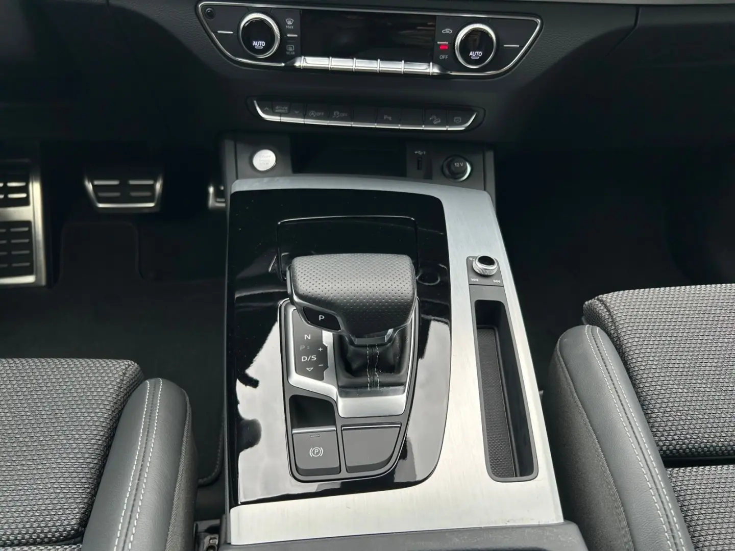 Q5 40 TFSI quattro S tronic S line AHK Matrix