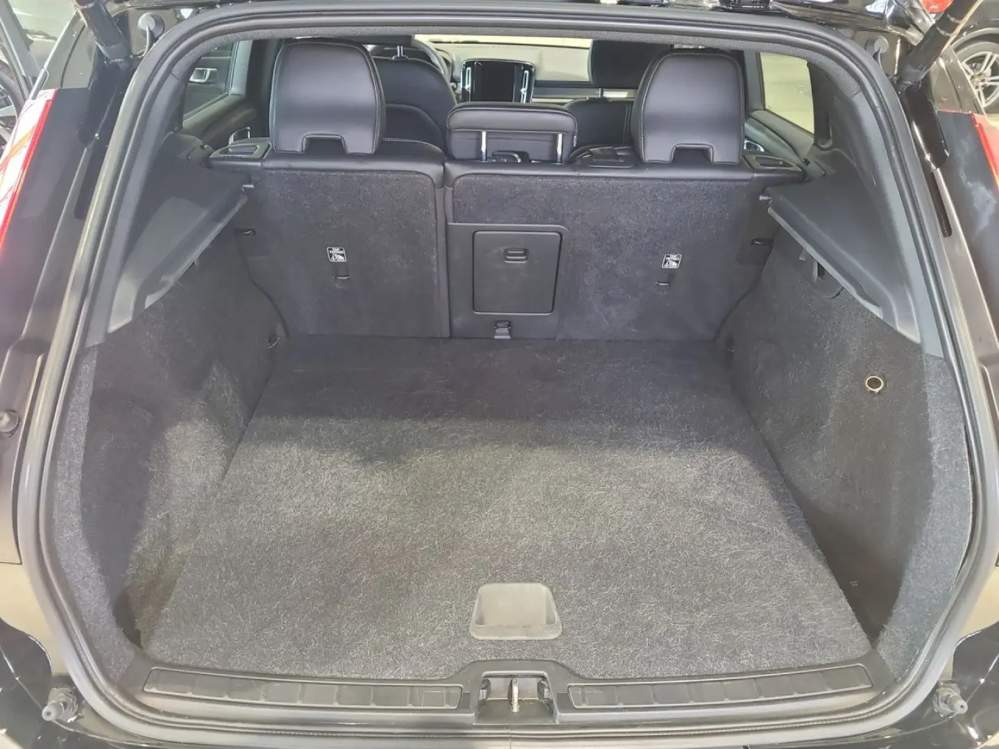 XC 40 R Design 2WD Bluetooth Navi LED Klima