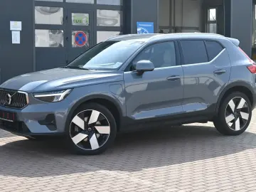 XC40 T5 Recharge Plug-In Hybrid Plus Bright