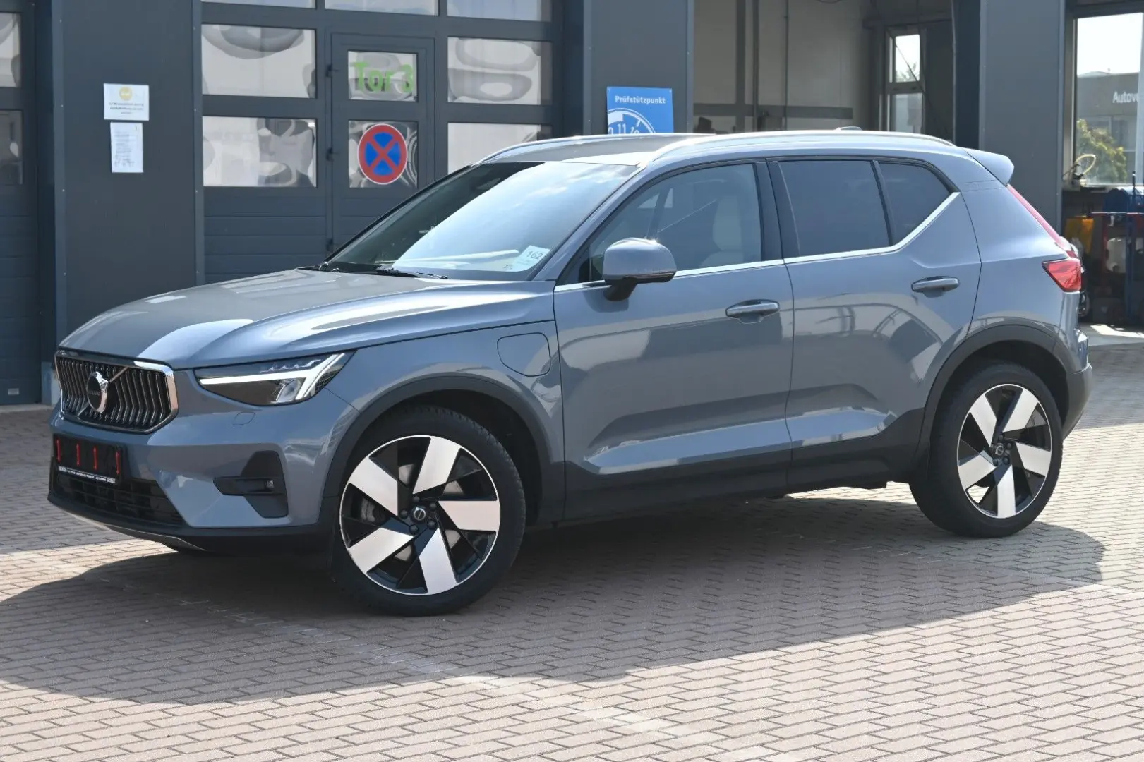 XC40 T5 Recharge Plug-In Hybrid Plus Bright