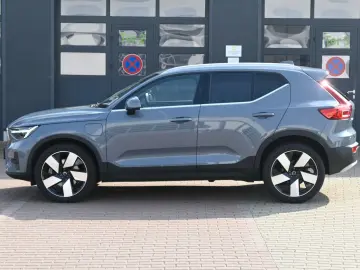 XC40 T5 Recharge Plug-In Hybrid Plus Bright