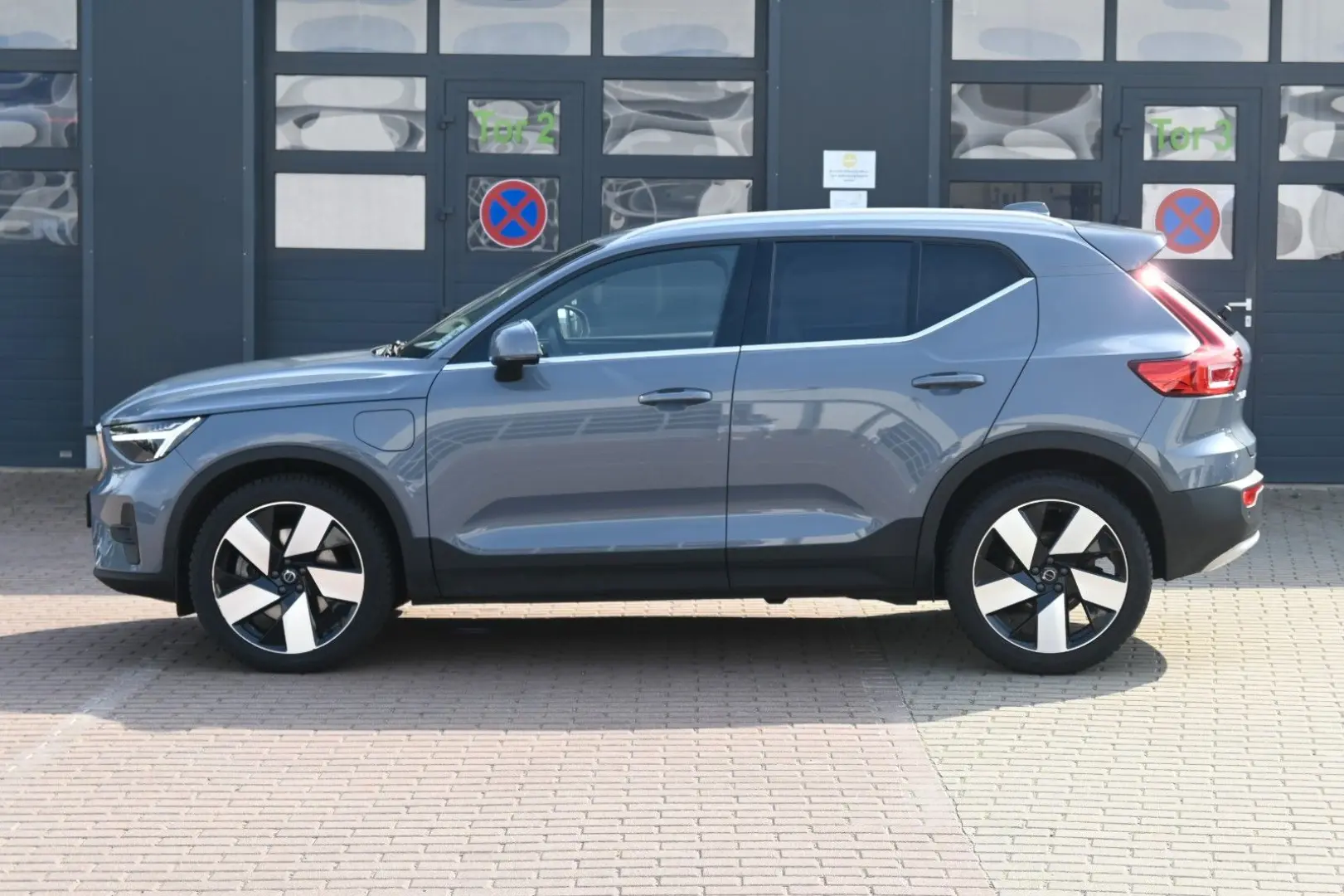 XC40 T5 Recharge Plug-In Hybrid Plus Bright