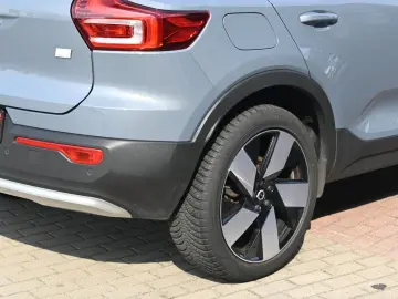 XC40 T5 Recharge Plug-In Hybrid Plus Bright