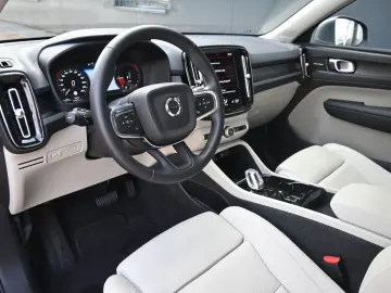 XC40 T5 Recharge Plug-In Hybrid Plus Bright