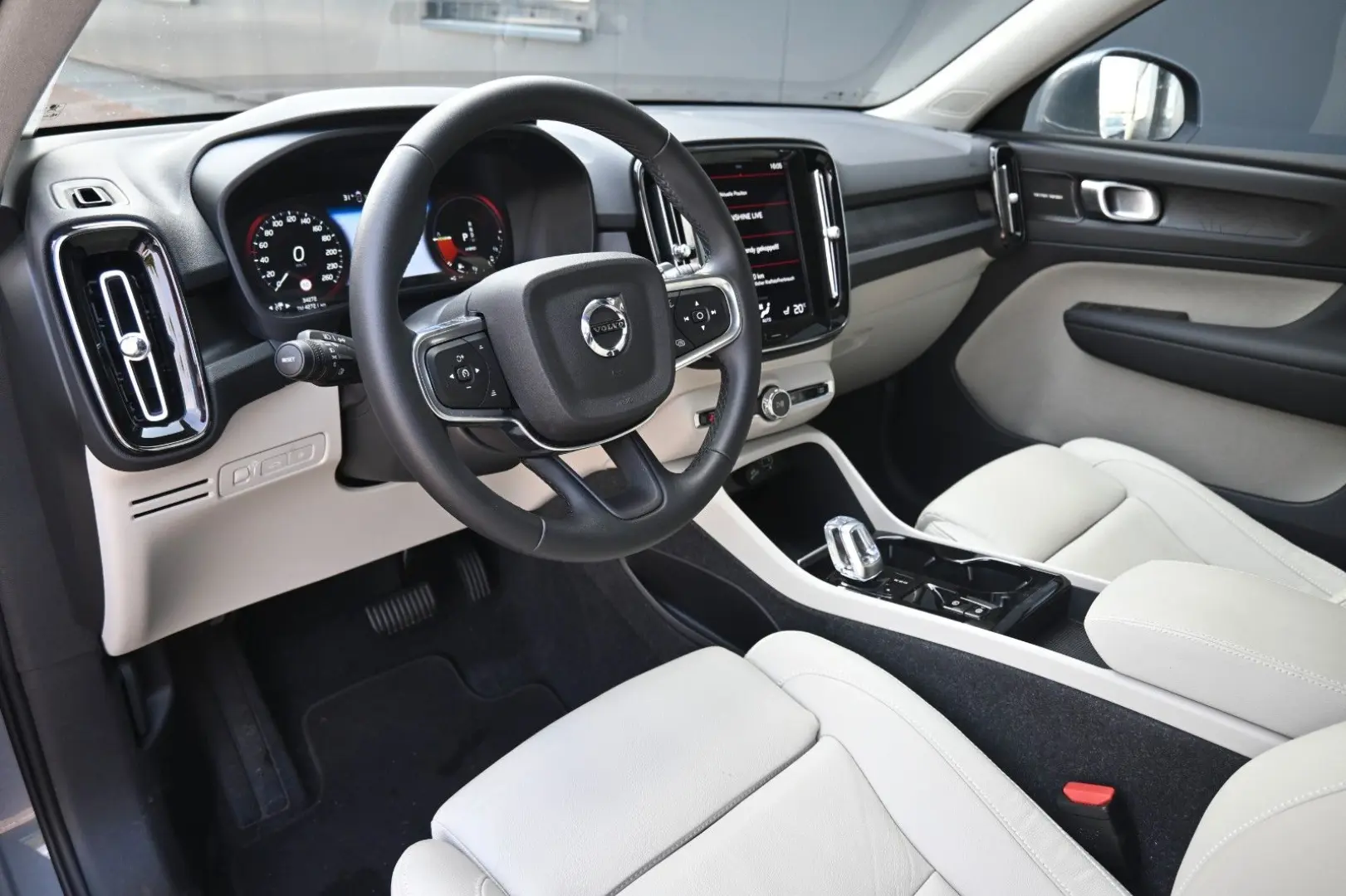 XC40 T5 Recharge Plug-In Hybrid Plus Bright
