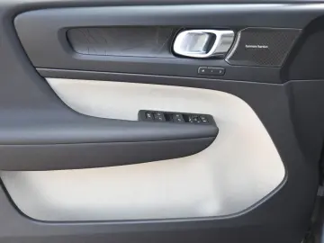 XC40 T5 Recharge Plug-In Hybrid Plus Bright