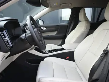 XC40 T5 Recharge Plug-In Hybrid Plus Bright